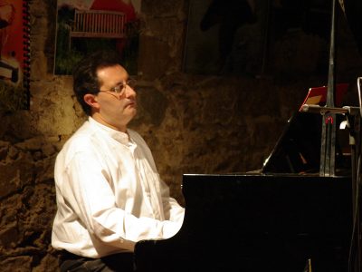 Pianista para todo tipo de eventos y actividades.